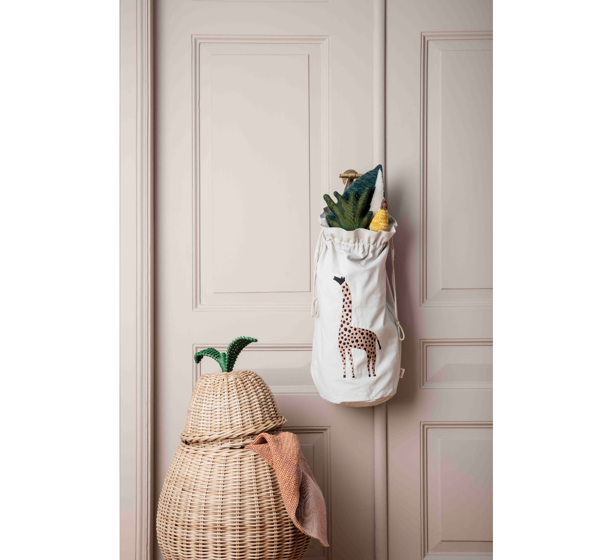 Корзина PEAR Natural Ferm Living, стоимость 15 600 руб.  Фотография 1